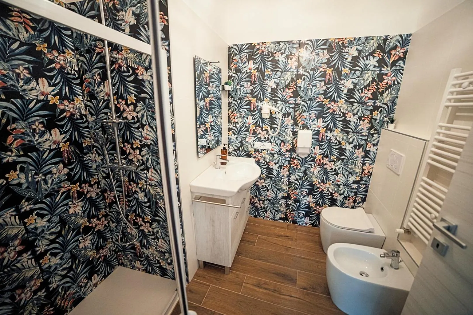 Fellini Rooms Ferrara 0*,  Italia